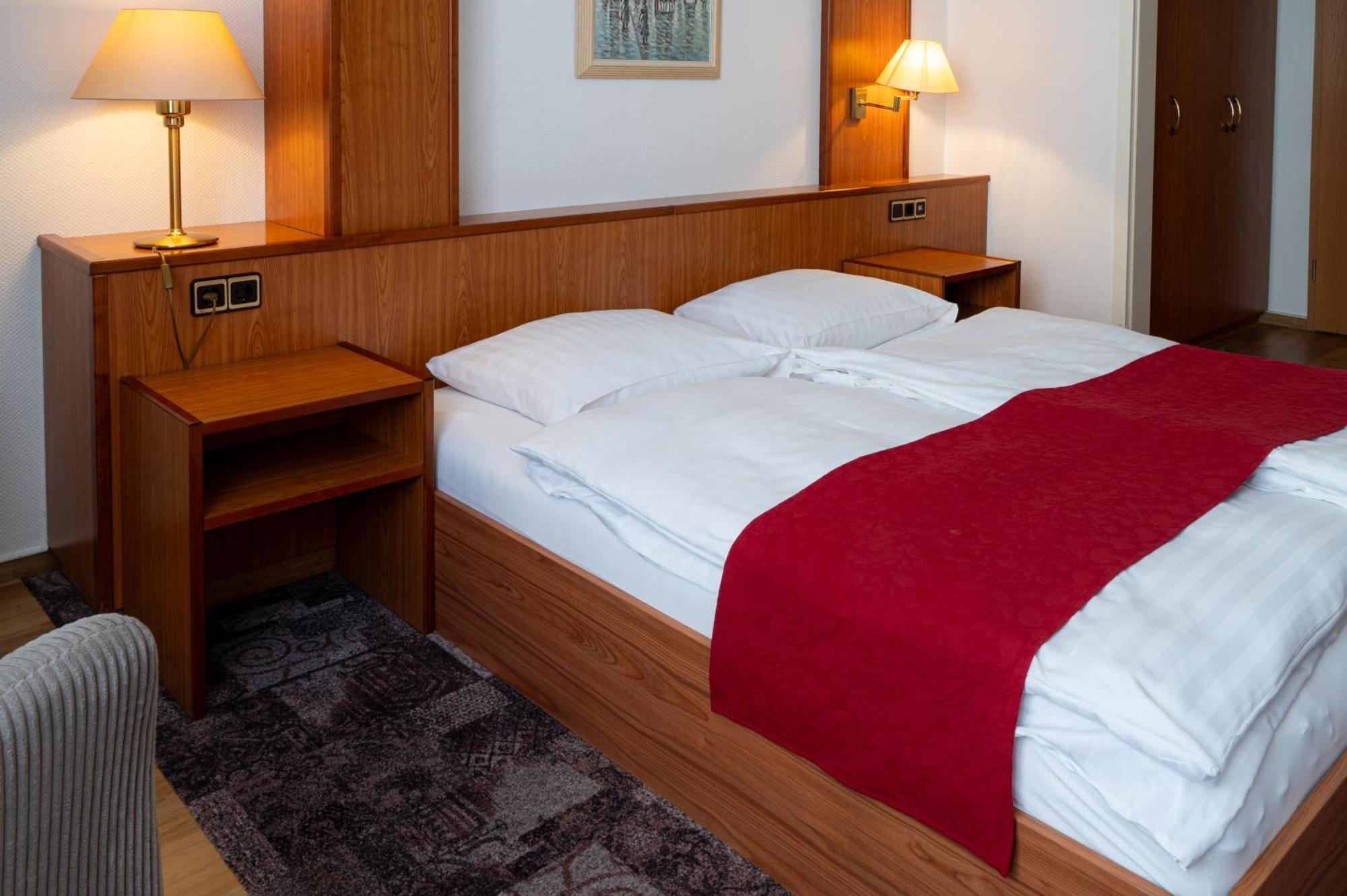 Hotel Zur Post Neubruchhausen Bagian luar foto